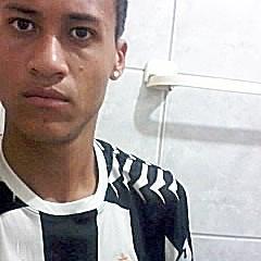 As Vezes construímo sonhos em cima de grandes pessoas O tempo passa e descobrimos que grandes mesmo eram os sonhos e as pessoas pequenas demais para torna reais