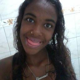 Oie' meo nome ée Giovana Rosália dos Santos,,14 anos,,Solteira,,Sou do signo Leão,,Amo Chocolate,,Sou Ciumenta,,Chataa,,Engraçada,,São Paulina,,Funkeira !'