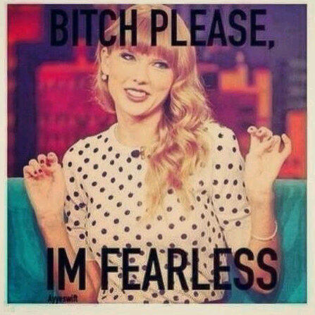 4 amantes de Taylor Swift. Somos 37 millones de Swifties, y la familia aumenta.                       This is Long Live. This is for you.