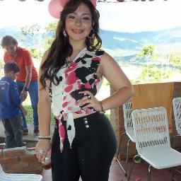 bueno me encanta el rock y 
 la musica pop, amo bailar y disfrutar de la vida, 100% aventurera sin miedo a nada :*