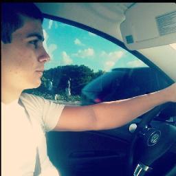 Tenho 20 anos, Guitarrista, Estudante de eng.Civil