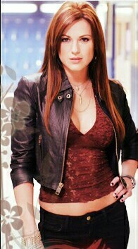 Mi nombre es Wanda Maximoff pero me conocen como Scarlet Witch. Ex miembro de Los vengadores, Poderosa Hechicera, y tambien hija de magneto.