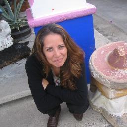 Abogada tratando de ingresar en el arte de las bebidas ancestrales y de estas sin duda alguna la mejor es Mezcal Tolín