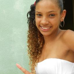 Mina Teimosa mais ela sabe muito beim o que quer não finge Simpatia para ninquem esse E meu jeito de ser ♪