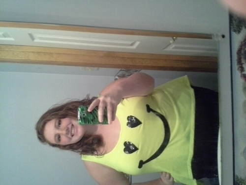 I love one direction and I love to laugh, dance and sing. I also loveee penguins follow me