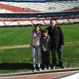 Si jugaras en el cielo, moriría por ir a verte... Socios y fanas d river. Los domingos, a la cancha con mis hijos...