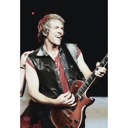 here to support Rascal Flatts. ∞