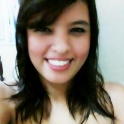 -  Eu sou bem loouca, dou risada de coisas mínimas, conto piadas idiotas, falo besteiras. Mas fazer o que? Se eu sou feliz demaais da conta assim? ;D