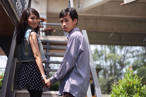 | Employee of Angkasa Pura Logistics Surabaya | @deliziouzegga Husband |