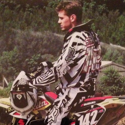 Jstratch142's profile picture. Moto X Fanatic. work hard all week and play harder on the weekend. a true Adrenaline junky !!!