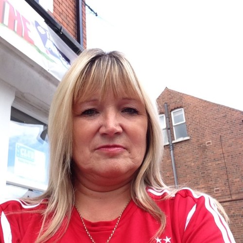 Hi, im Maxine Bates Im married, i have 2 lovely grown up children . I live in Nottingham and im a Massive Nottingham Forest Fan. Forest Till i Die . xxx