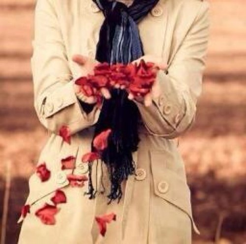 angam_hade2h's profile picture. أُحب الهدوء وأُجيد الإصغاء رُبما لأني أُحب الإستماع أكثرَ من الحديث ..
 سَتضل أُمي حباً يحكِيه دُعائي دَائماً{ رحمها الله }