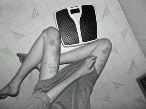 Fat. Ugly. Lonely. Sad. Depress. I'm Little lie. Because I'm not Fine but I say yes. Nous sommes nos propre demons.