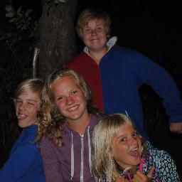 enjoy the little things 3,
vwo 4, hanfortmann, handbal, 
love my friends and family
insta: jodiedekker