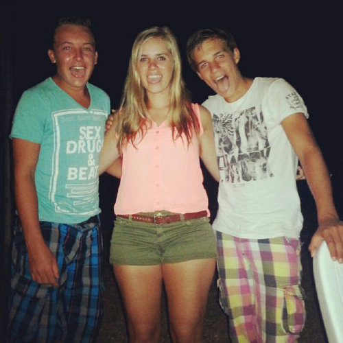 rozen zyn rood viooltjes  zyn blauw fuck deze bio and follow me now / ＳＨＵＴ ＵＰ ＡＮＤ ＥＮＪＯＹ ＴＨＥ ＭＵＳＩＣ！/ rechts op ava