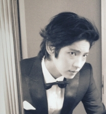 저는 오직 이준기씨만 응원하는 팬만 팔로우 합니다. 

(Sorry,  I do follow the one who likes Lee joon-gi only.)