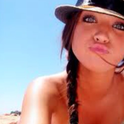 Life_of_a_girl9's profile picture. ✨ { insert cliché quote here } ✨                     Kik me : life_of_a_girl9