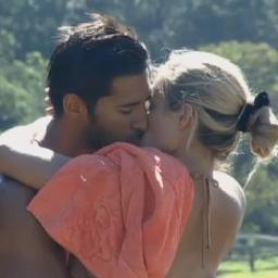 Sucesso pra esse casal aqui fora!