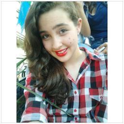 Nada perfeita, totalmente simples, super alegre, extremamente exagerada, amiga e além de tudo nada modesta . '
http://t.co/DkFmtrnR7o