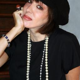 Writer/contributor/editor: Los Angeles Magazine, https://t.co/8Ny3MaoCNA, New York Post, Robb Report. Great dresser, poetess and all around bon mot vivant.
