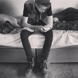 pabloprk93's profile picture. Al camino recto, Por el más torcido, Vengo derecho para hablar contigo, De nuestros defectos constitutivos.