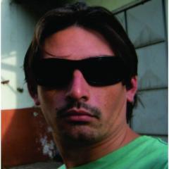 Publicitário, Percussionista em uma banda de Música Popular Caiçara, Amante da vida e defensor do Livre Arbítrio, Reggae a Planta!