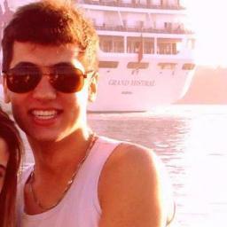 Vivo a vida intensamente. Louco por carros, motos, fascinado pela vida, jeito mlk, aventureiro e apaixonado pela Tatiana Maia s2