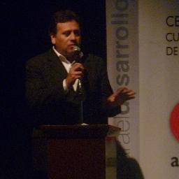 Escritor, periodista, editor de Cultura; trabaja en revista @Limagris en La Prensa y en FuegoTV