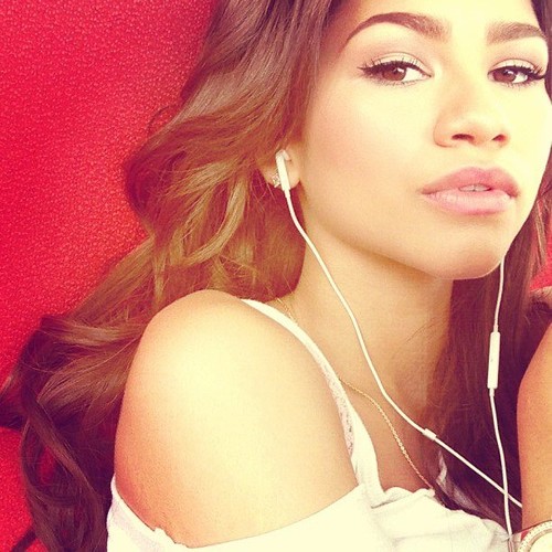 Ι ♥ @Zendaya96 . She's Everything to me . I support her Every time of my life . I met Zendaya . The best day of my life .