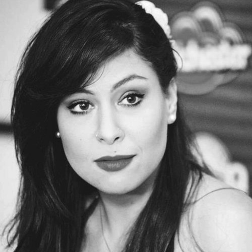 Priscilla Novaes Leone, mais conhecida pelo nome artístico Pitty é uma cantora e compositora de rock brasileiro. @ClubeFollowback