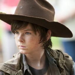 Gosto de #TWD, jogar PB, Ddtank, bola.