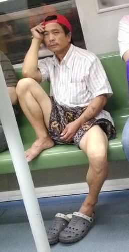 Suck my big mother fucking dick！bitch！