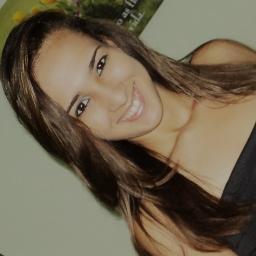 23 anos, Complicadinha, Estudante de Serviço Social, UFRB. Rubro-negra baiana.