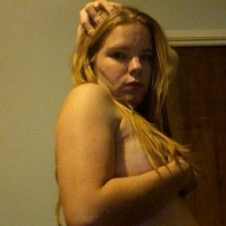 18+ content** I'm a webcam model on http://t.co/6wDOe17g9N!! Come visit me some time I like to play XOXO