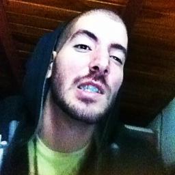 Aveces soy romántico, otras veces soy un pendejo. En este mundo ¡Las narizonas no tienen derecho a ser princesas! Sígueme y te sigo.. ██████████░99% Error...