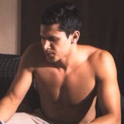Dirty minded. Moody. Cocky. Quick tempered. [21+/RP/MC] When I saw @TheBarbieHale I knew it was love at first sight. She /will/ be /mine/. #Paul_Imposter