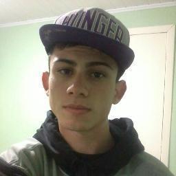 Foda-se a sociedade que ainda me julga, eu vou zoar na rave, eu vou de bike até a lua... ♫