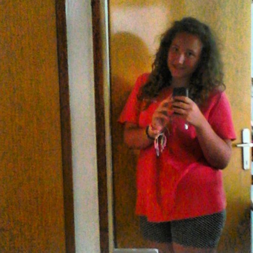 Heyy. My name is Nadezda and I'm 14 years old. ;) I'm Belieber & Barbz.... ♥