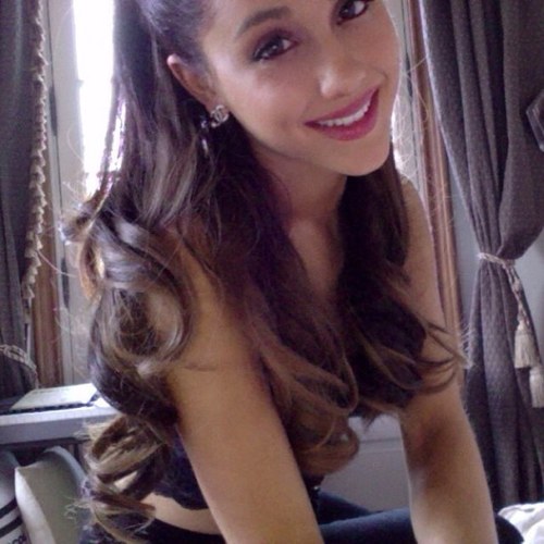 Baby I ♡ Ariana here! I love to sing, dance, and have fun! So follow me and DM me. Taken by the best guy ever @FakingP0tt0rff♡ ✞