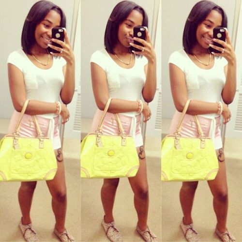 Small girl in a big world trynna make it for herself :) once you follow me you known as my ho :')