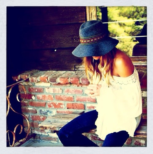 What's not to love about technology, food, sports, fashion and music? Pursuer of dreams. Travelling is a necessity.