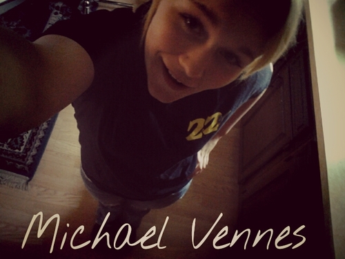I am a twin,  I follow everyone who follows me! shout out to James windham! look him up on youtube hes amazing! 3