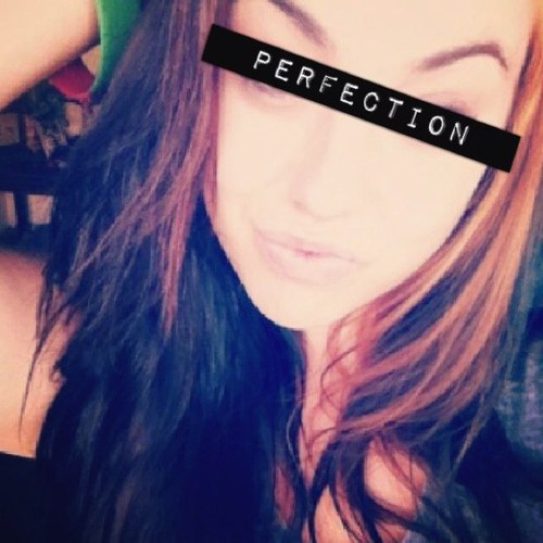 Fan Page dedicated to Bree aka @Scarletglasses on twitter.