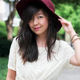 Fashion blogger obsessed with spicy food and oxford shoes. Also a med student in my spare time ; )