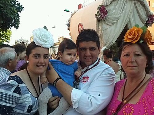 Mi ilusión es el rocío, mi vivir son mi familia y el querer son mis amigos