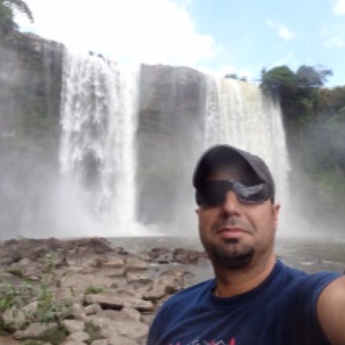 Venezolano 45 años, rockero, 4x4, me encanta viajar y la naturaleza. Soy melómano, alérgico a las ciudades, adicto a la tecnología y odio no saber volar!