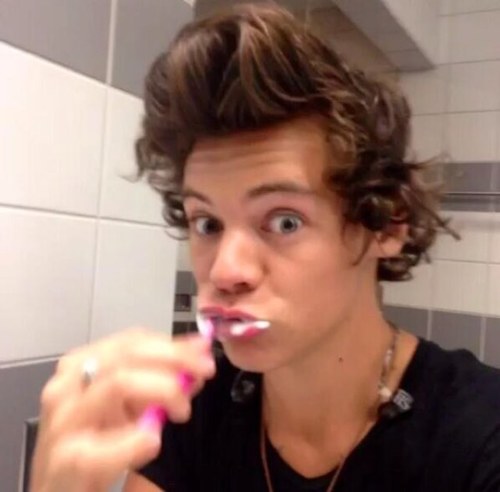 This is a free follow account! Please follow @yoo_its_marissa if you don't I will unfollow. Ask for a followback! (: