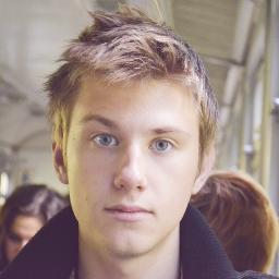 люблю :Фотографировать,актёрское мастерство, петь, писать стихи, чересчур очень много дохера говорить :D постоянно ставить смайлик :D