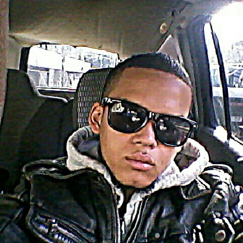 mostdeffresh's profile picture. enjoying the little things, always on cloud nine, no one can bring me down, fam first, instagram douglas_sherrod