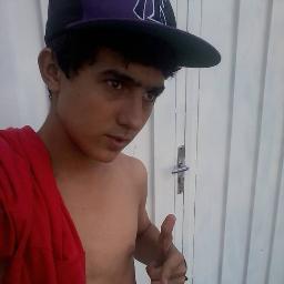 sou lindo tou souteiro espero vc pra min comversa  me segue que eu te sigo @danielvieira37
